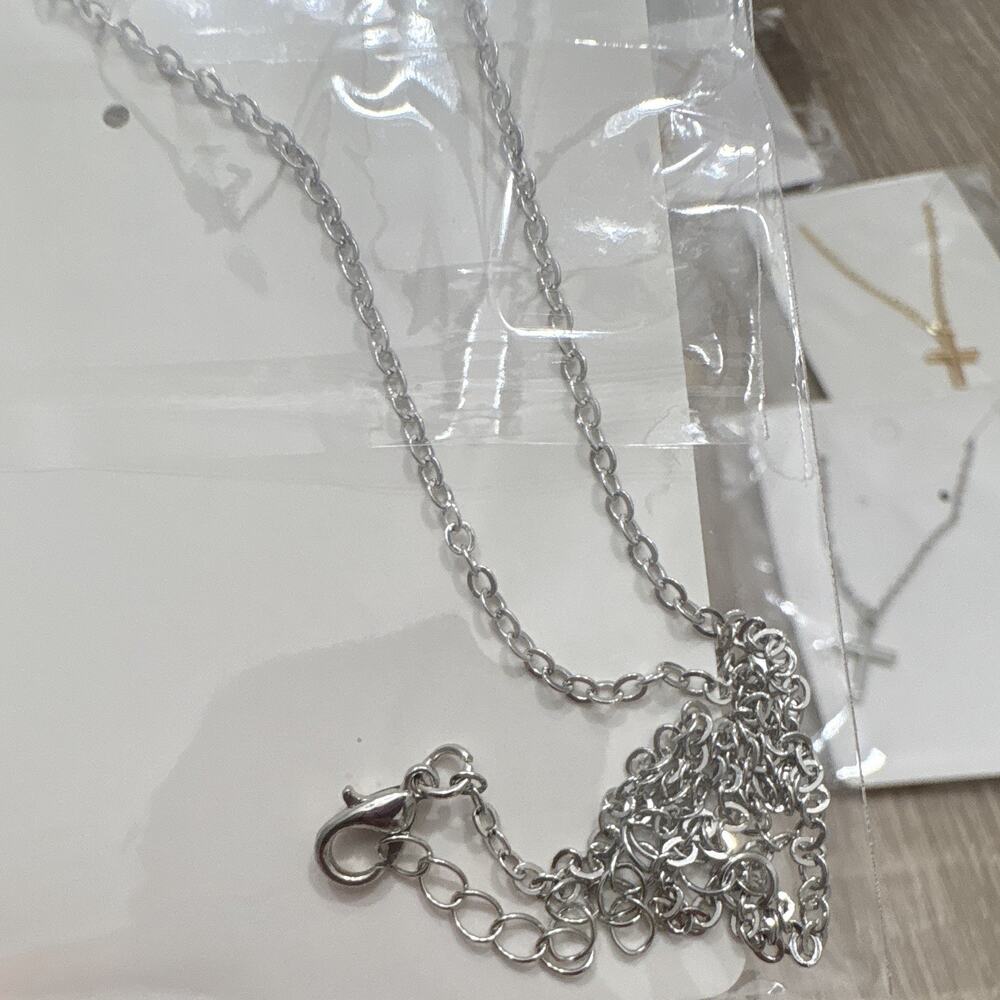 Christianity Cross Pendant Necklaces Lot on Chains, Gold Tone & Silver Tone Gift - Picture 4 of 5